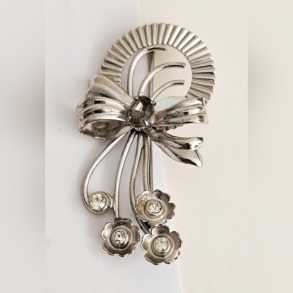 Signed Bond Boyd modernist sterling silver brooch with flowers and stones